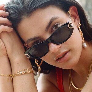 Classic oval black frame sun glasses